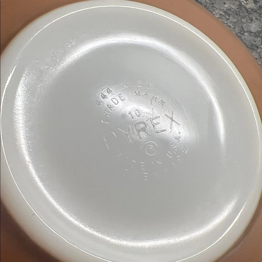 4qt #444 Vintage Early American Cinderella Brown Mixing Bowl. Exc condition..